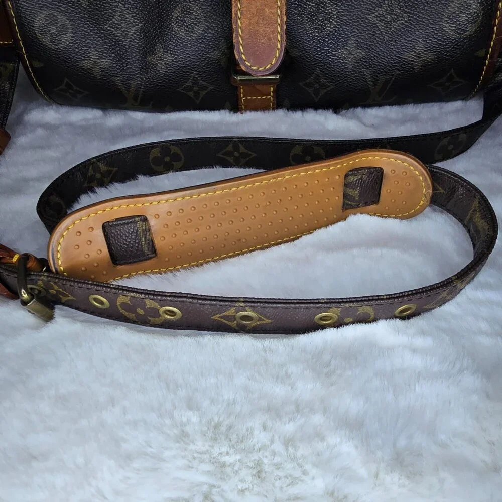 LOUIS VUITTON Marne Shoulder Bag